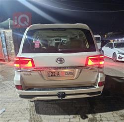 تۆیۆتا لاند کروزەر